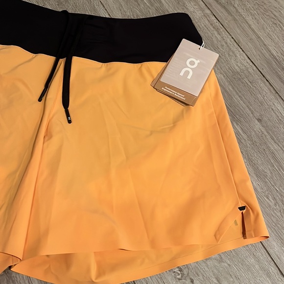 On Running women's shorts - Picture 2 of 6